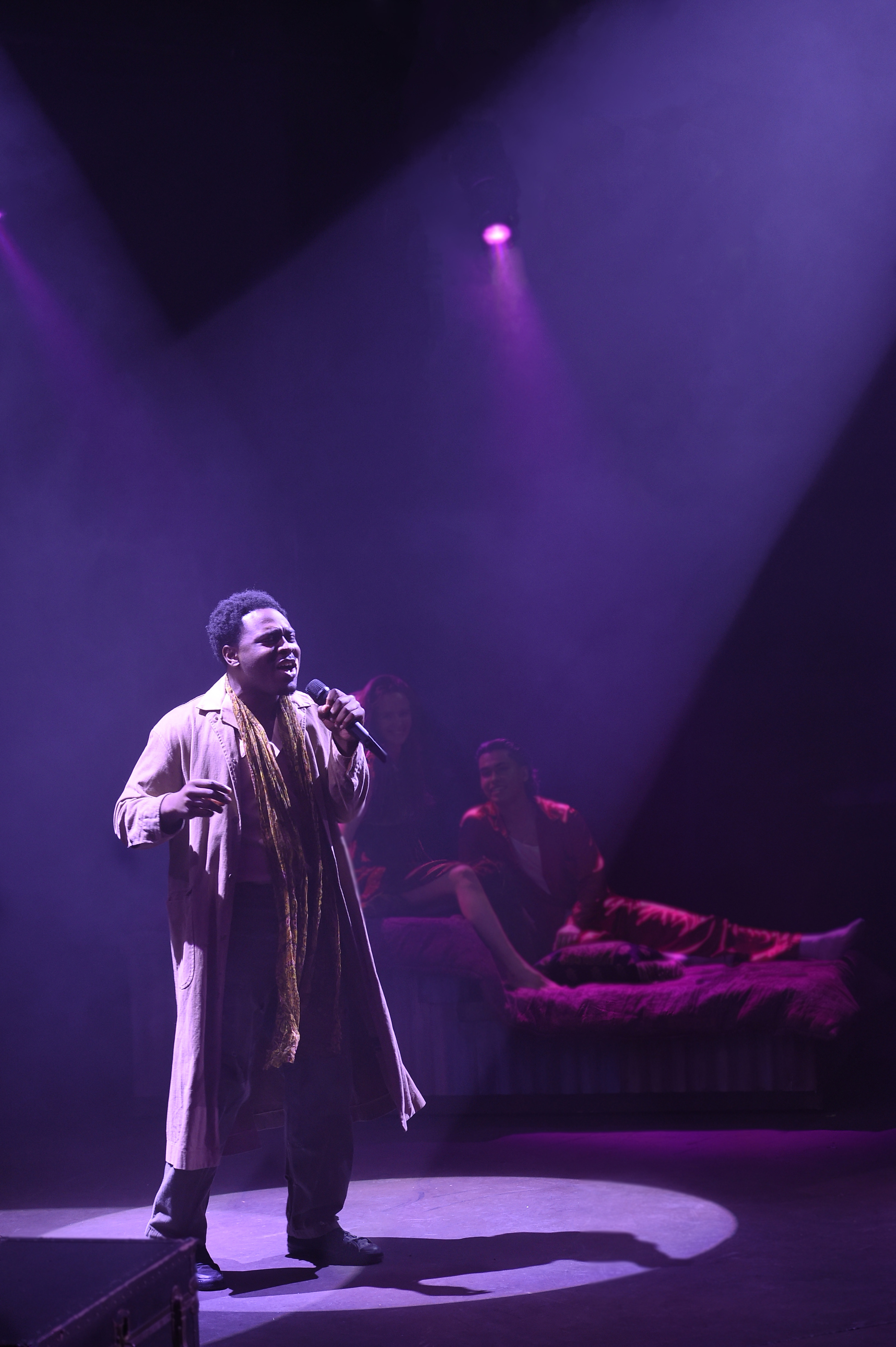 Troilus and Cressida - Singer in purple haze lighting
